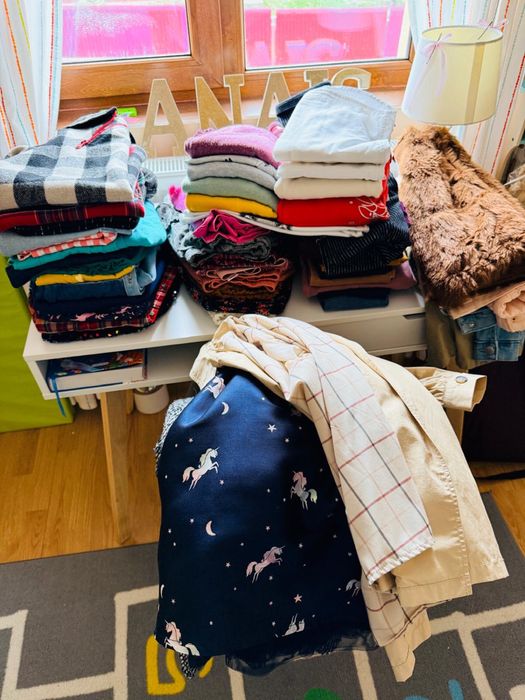 Lot haine fată varsta 5-6-7 ani in conditie foarte buna si