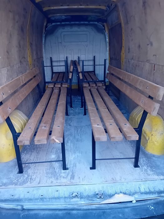 Пейки със метални крачета