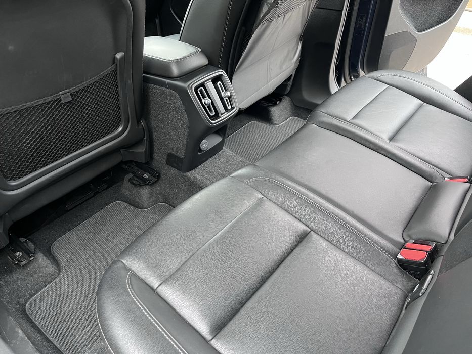 VOLVO XC40 T3 AT8 Momentum • 163 CP
