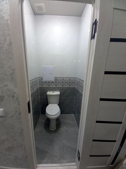 Srochno 2xonalik evroremont uy sotiladi 62000 Sergeli 1- bekat. 2/2/12