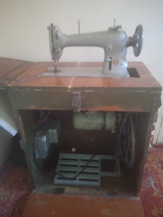 Военная фабричная швейная машинка для кожи меха шьёт толстые материалы