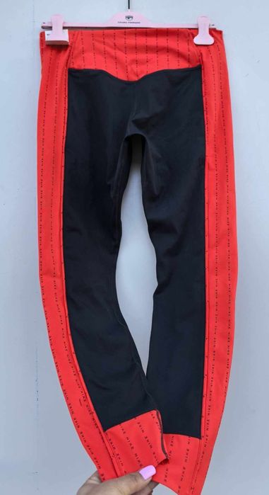 Nike оригинален дамски клин нов  Л размер