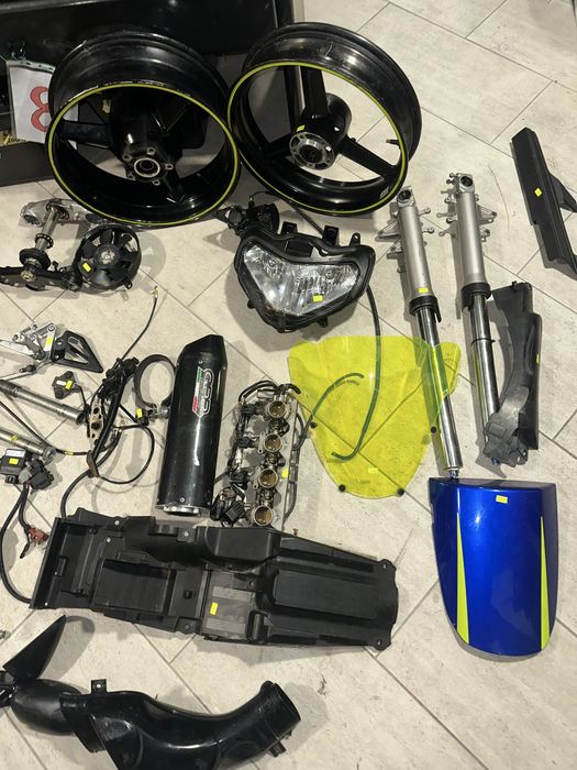 Suzuki GSXR  600 K1 на части