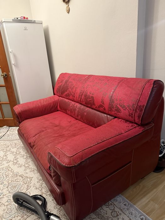 Продам диван для гостинной.
