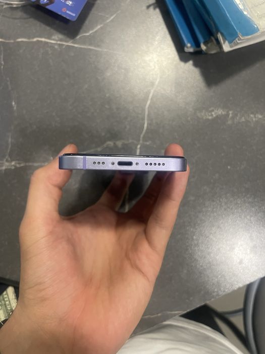 IPhone 12 в хорошем состоянии