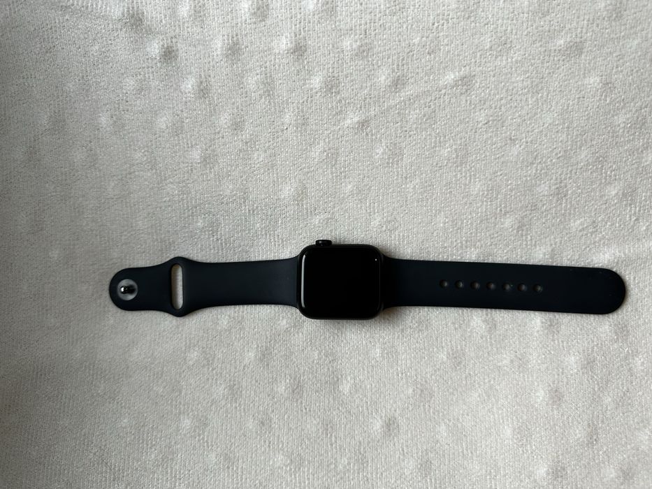 Смарт-часы Apple Watch SE 40 мм черный