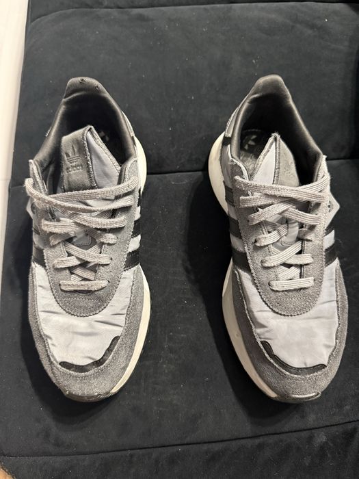 Adidasi adidas marimea 42,5
