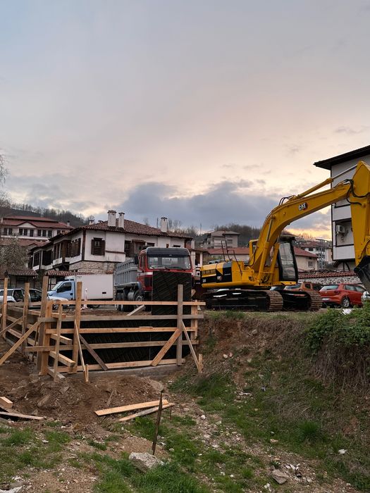 Продава багер в перфектно състояние