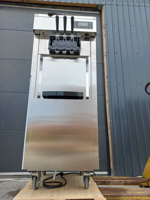 Masina de inghetata profesionala Soft 2+1 Arome 220v 2450W NOUA