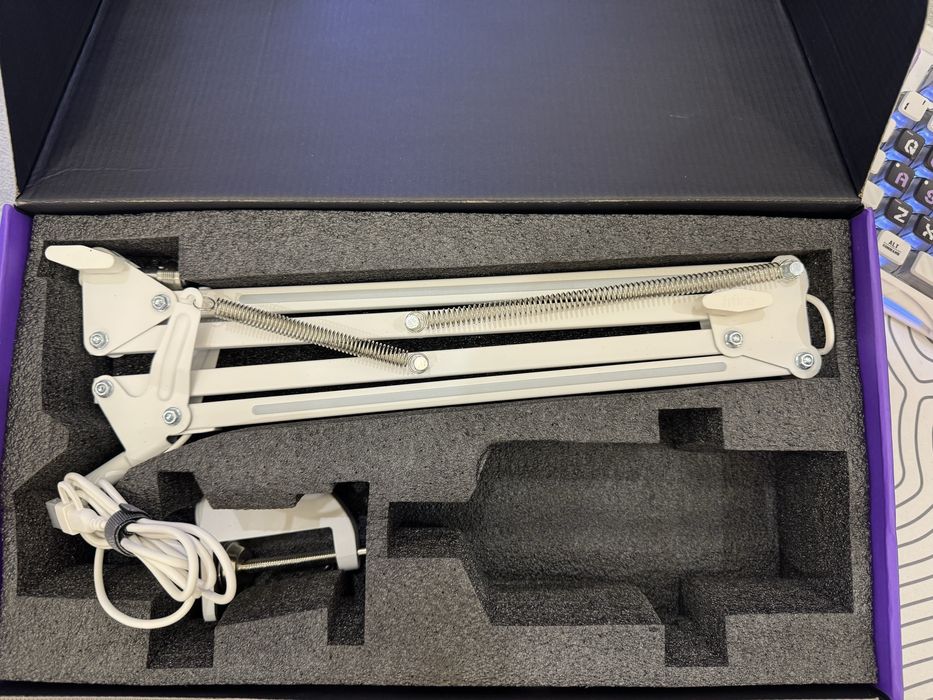 Продается микрофон fifine am8 + стойка