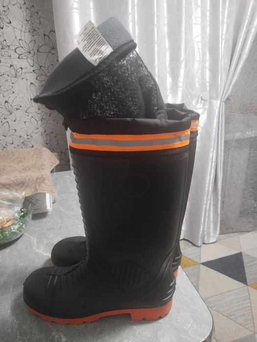 Сапоги резиновые 5 000тенге