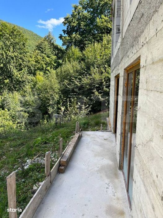 Cabana 5 camere, teren de 1000 mp, Valea Ierii
