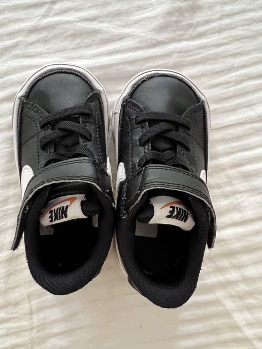 Adidași Nike 21