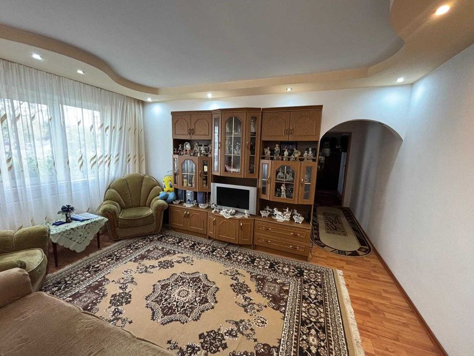 Apartment cu 3 camere in Craiovita Noua