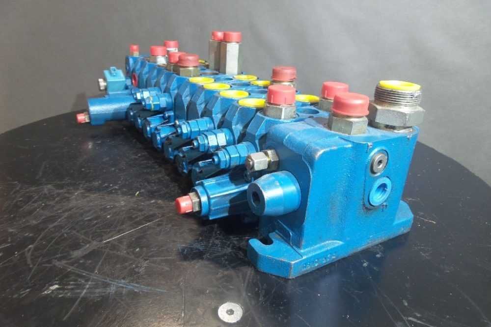 Distribuitor hidraulic minexavatoare JCB, Yanmar, Komatsu, Bobcat, etc