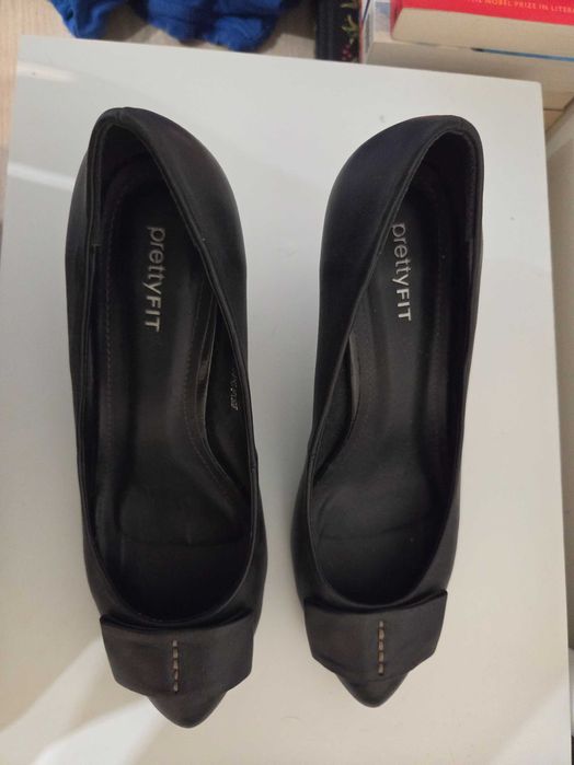 Дамски обувки prettyfit 39-ти номер на малък ток