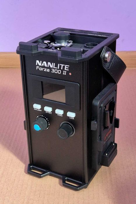 Nanlite Forza 300 II Daylight – Ca nouă, folosită rar în studio (Garanție Noiembrie 2026)