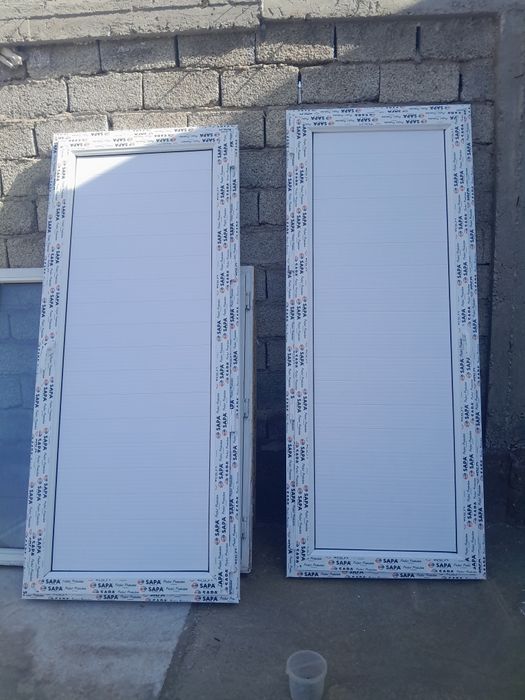 Пластиковый дверь, форточка,