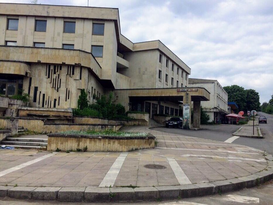 Продавам хотел в гр. Лозница