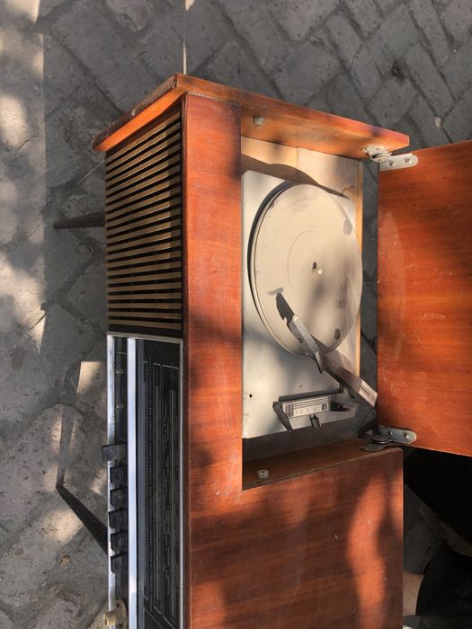 Антиквариат радио проигрыватель