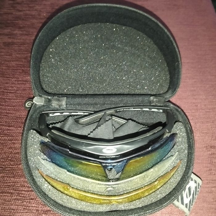 Продам очки солнцезащитные