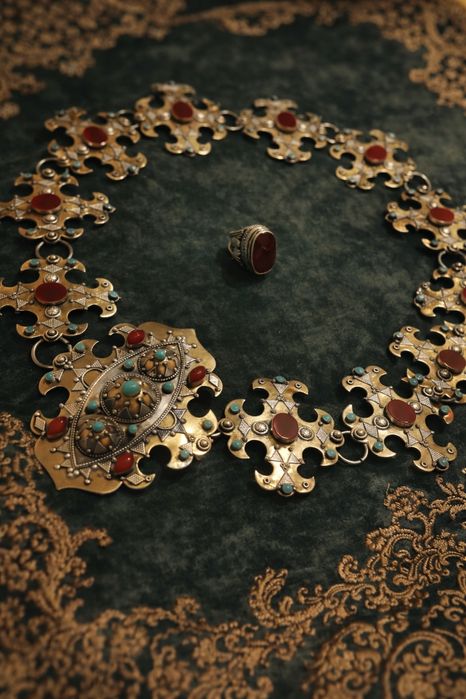 Күміс белдік әйел адамдарға