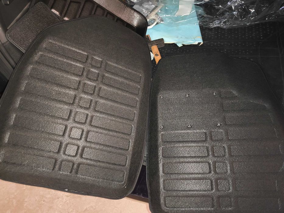 Продавам стелки за кола