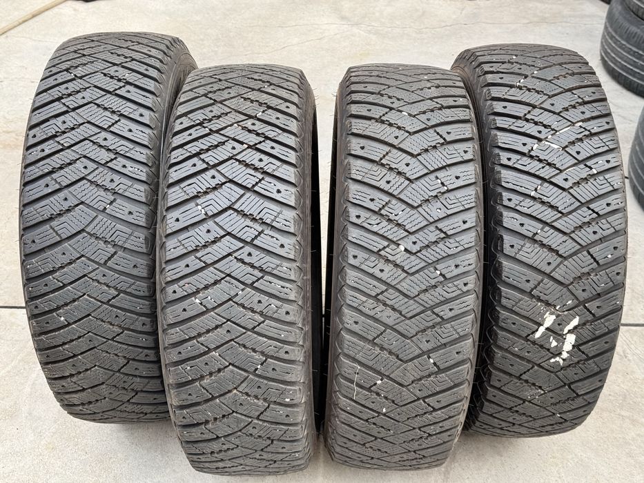 215/65/R17 Goodiyear UltraGrip 4x4 4бр зимни dot3820 7-8мм