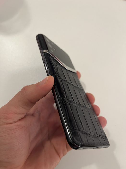 Телефон Vertu iVertu 5G с крокодилска кожа