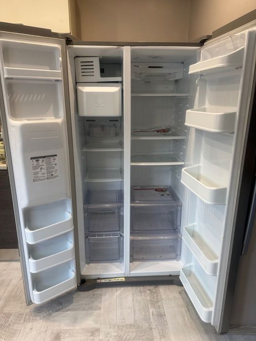 Повреден двоен хладилни LG