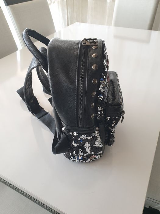 Дамска раница...