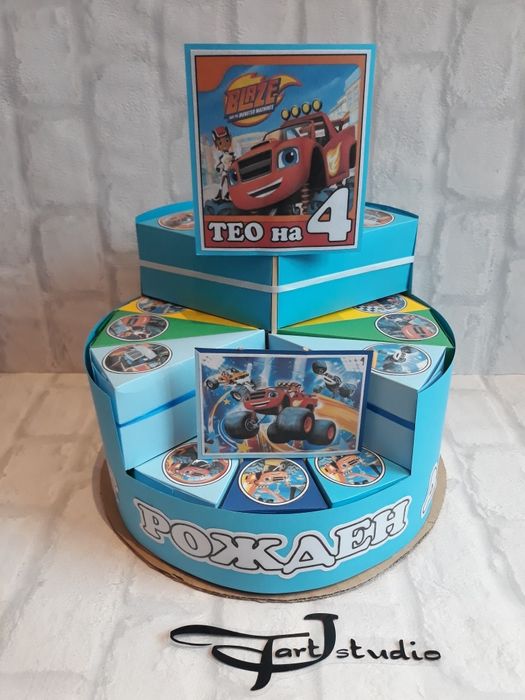 Картонена торта с любими герои