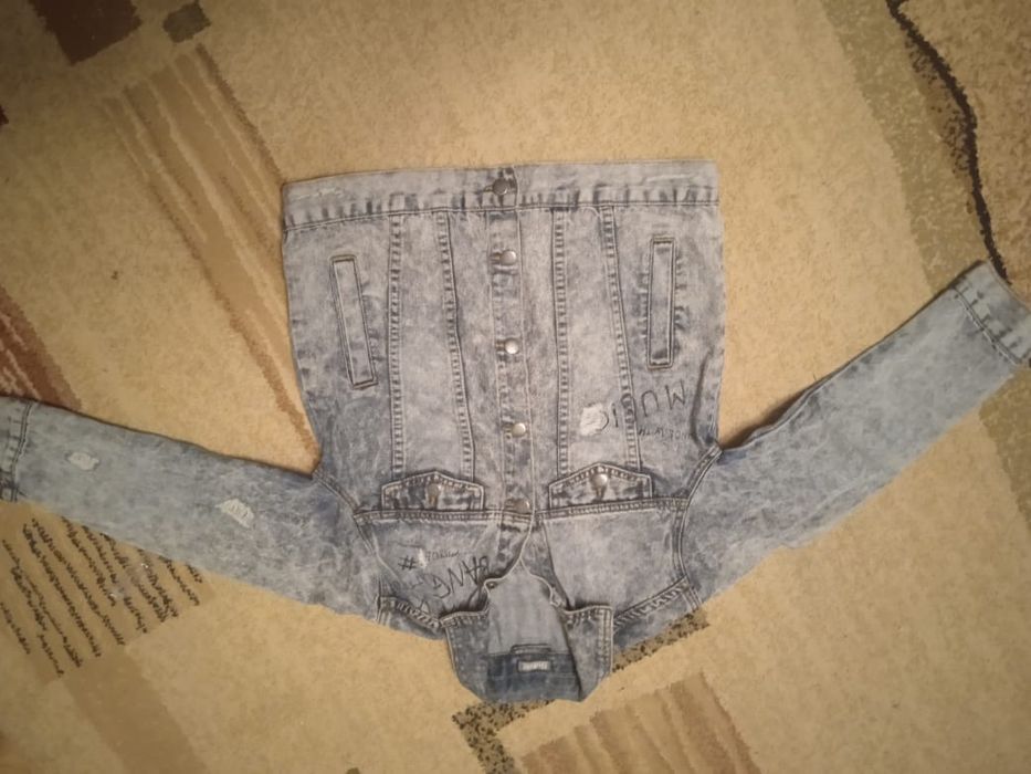 Продам жилет,джинсы,джинцовку