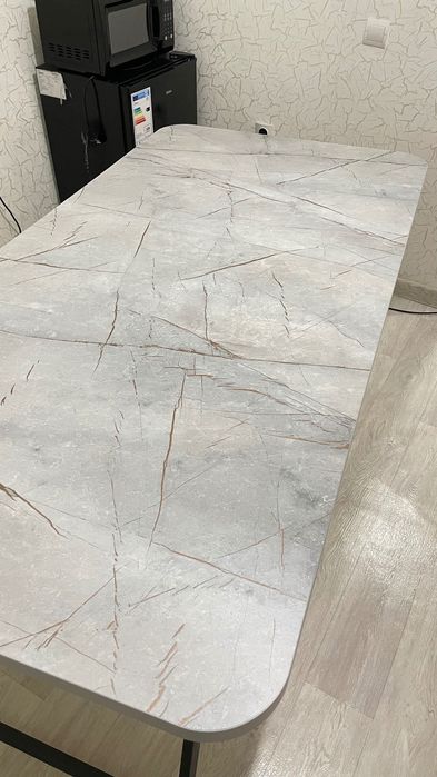 Продается обеденный кухонный стол