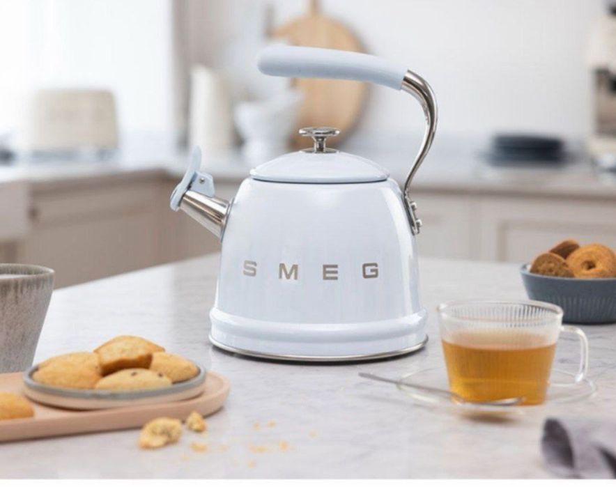 Чайник Smeg Style — стильная эмалированная модель для кухни