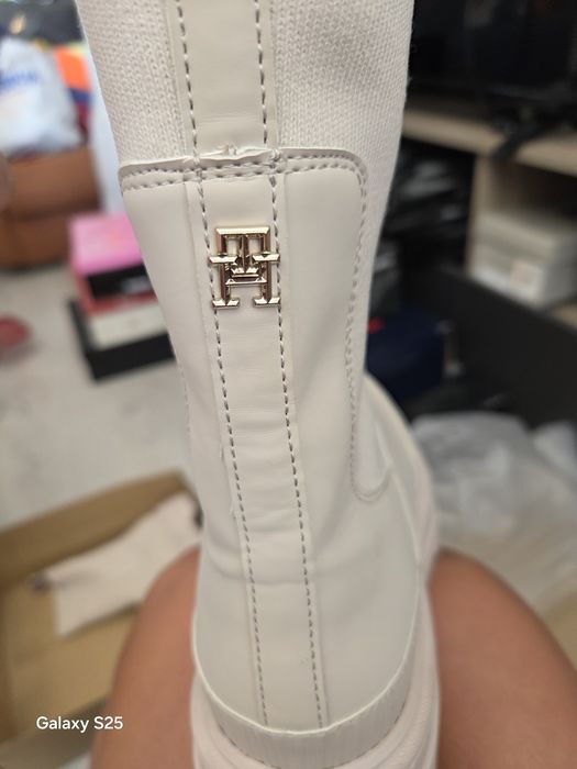 Чисто нови боти!
GUESS-38 номер , 100 лв.
 Tommy Hilfiger-39 номер , 1