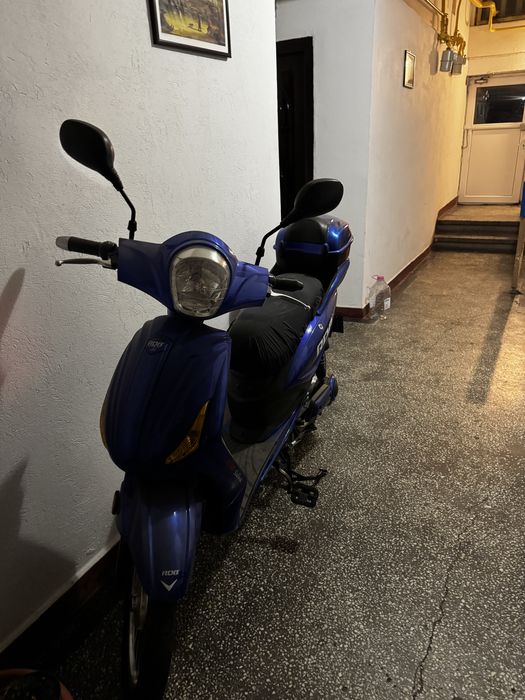 Vand scuter electric