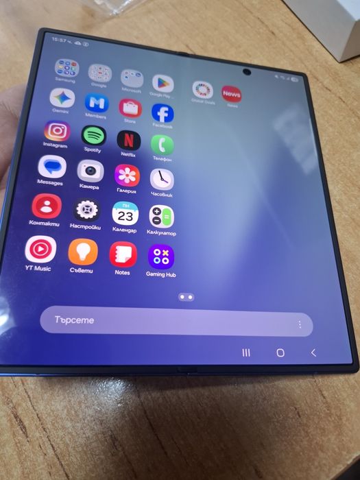 Продавам samsung z fold 7.. ЗА ЧАСТИ..