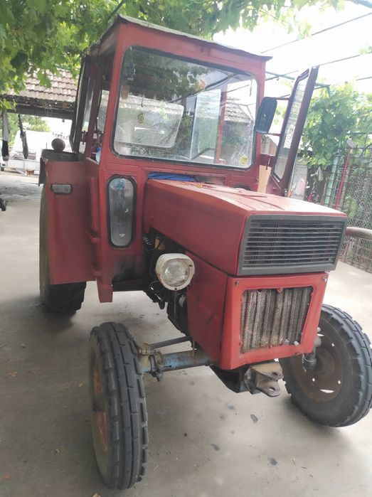 Tractor u445 cu cabină