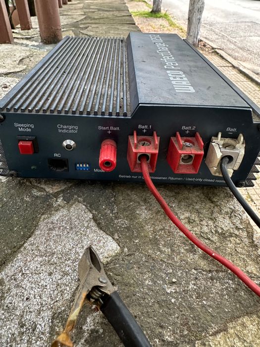 Зарядно за акумулатор Waeco PerfectCharge IU 2512
