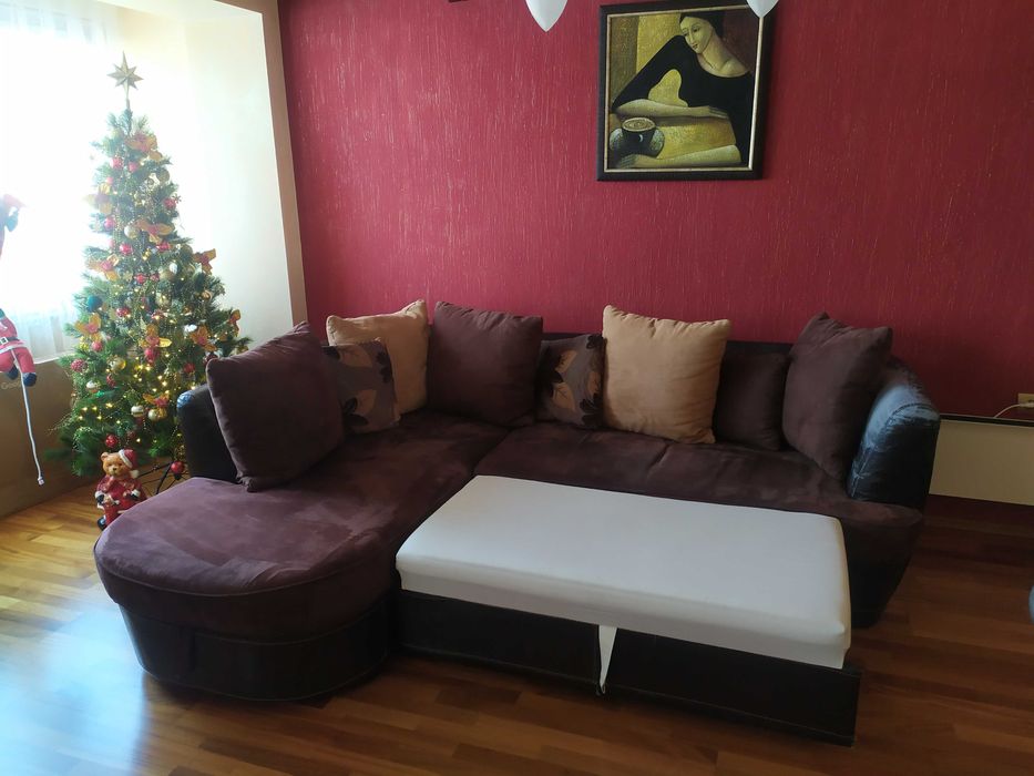 Диван ъглов разтегателен с повдигащ механизъм и възможност за багаж