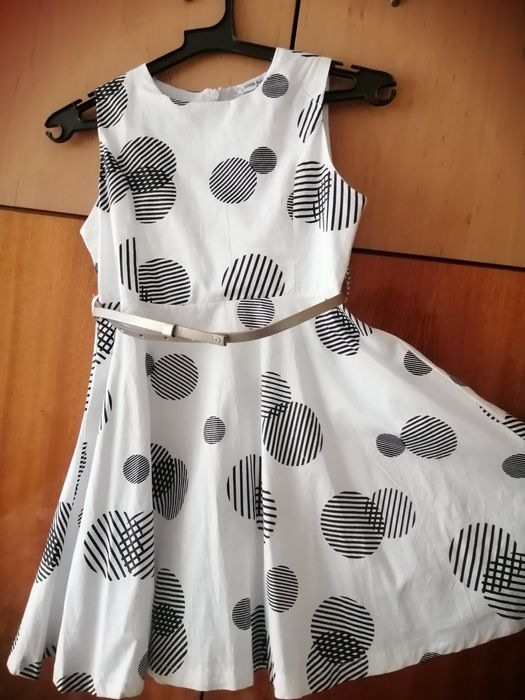 Продавам детска рокля