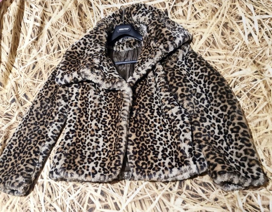 Топло  тигрово палто с голяма яка . Размер S