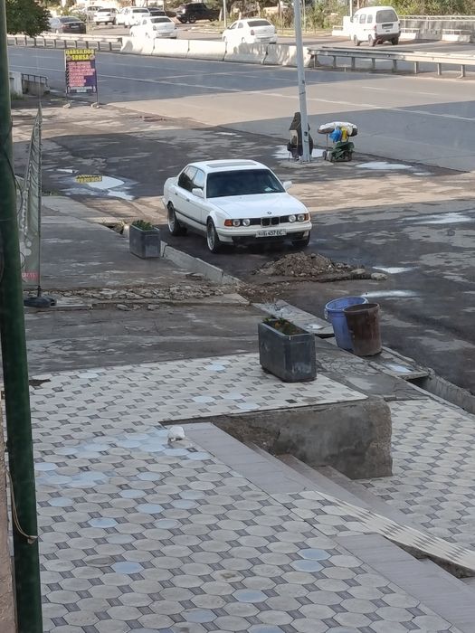 Bmw e32 sotiladi