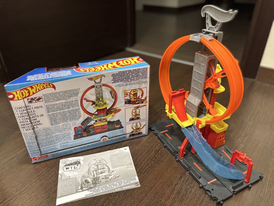 Vând set Hot Wheels City - Superloop Fire Station