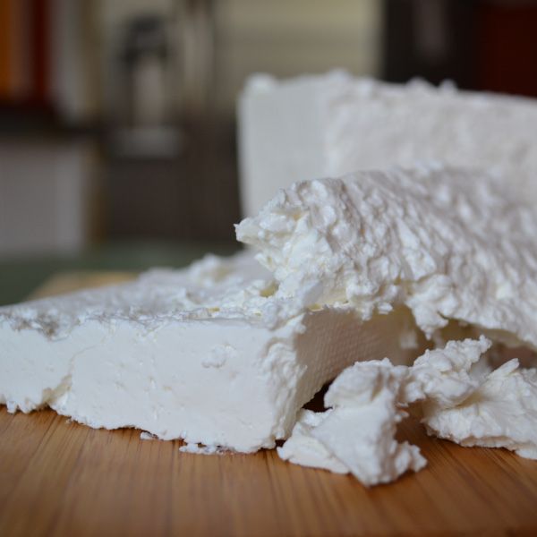 ПРОДАВАМ Прясно Козе Мляко и Сирене!