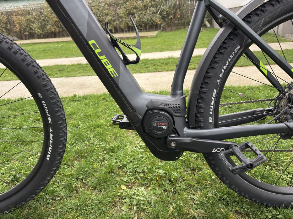 Bicicleta electrica CUBE Reaction