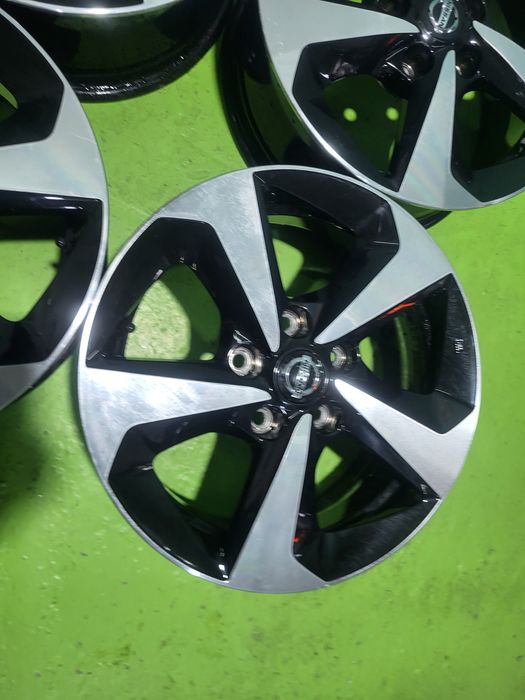 16 5x114.3 Nissan лети джанти 5х114.3