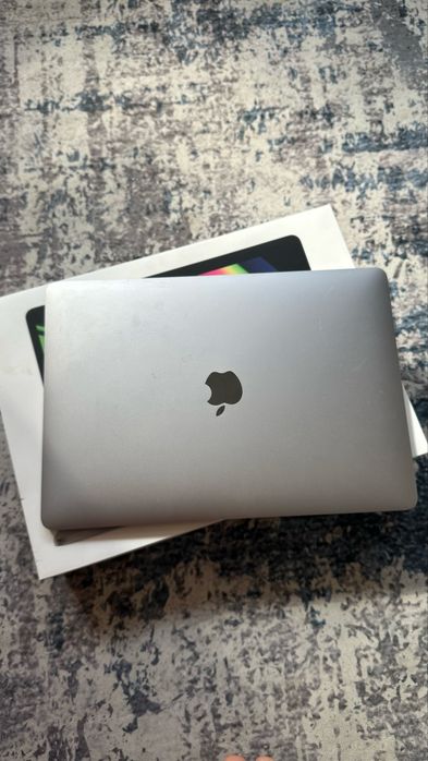 Продам MacBook pro 13 M1 2020