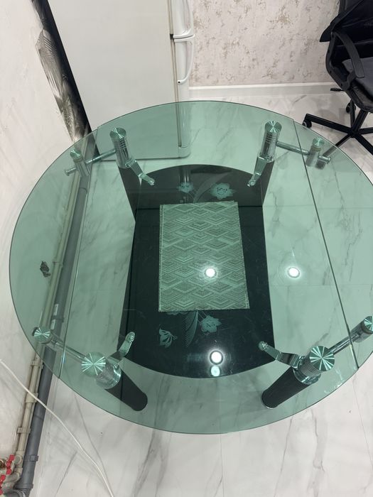 Стеклянный обеденный стол-трансформер